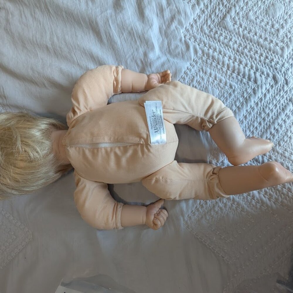 Vintage 1997 Madame Alexander Babble Baby Doll Laughs Babbles Coughs Blond Hair - Picture 14 of 16